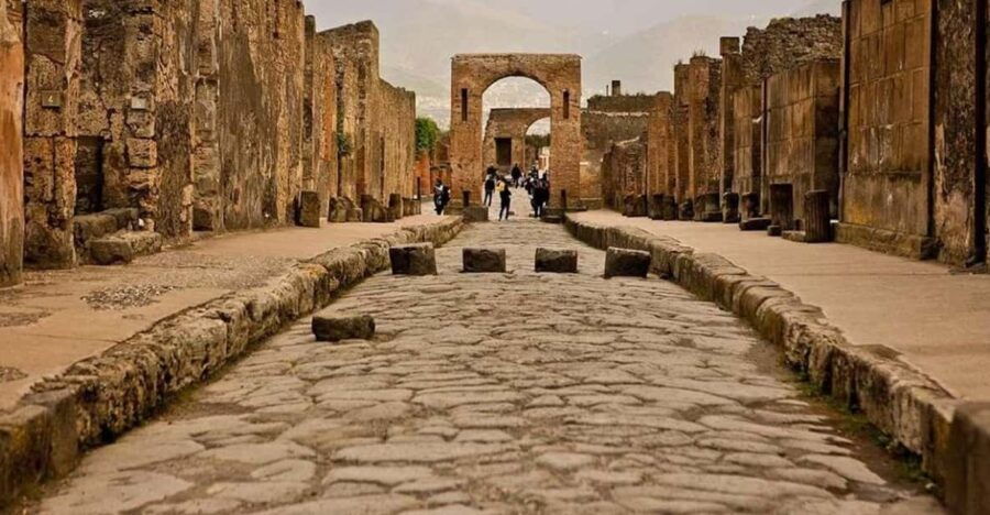 Private Round Trip From Rome to Pompei and Amalfi 12h