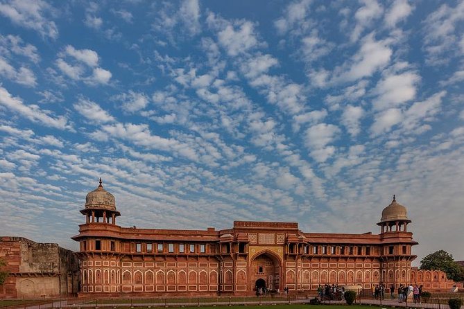 Private Sunrise Taj Mahal Tour From Delhi by Car