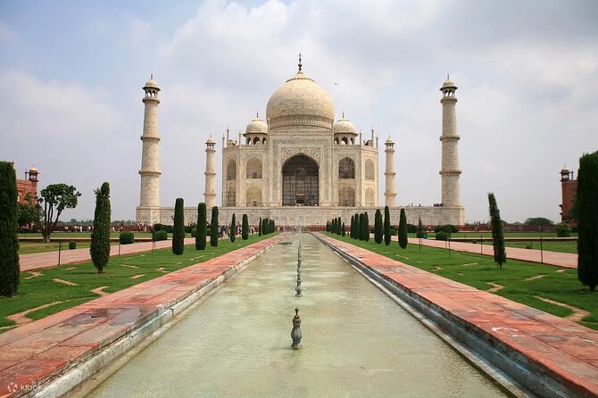 Private Taj Mahal Tour by Luxury Car With 5 Star Lunch and Entrance Fee