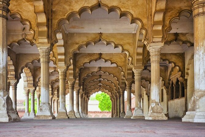 Private Taj Mahal Tour From Delhi by Car All Inclusive