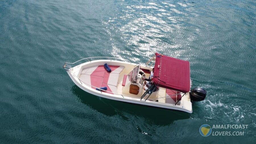 Private Tour by 40 Hp Boat in Salerno and the Amalfi Coast