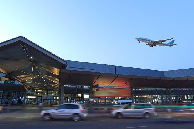 Private Transfer: Shanghai Hotels to Shanghai Hongqiao Airport
