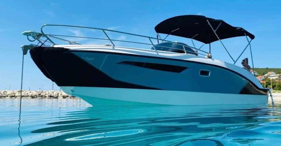 Rent Barca Dylet 85 and Explore the Aeolian Archipelago.