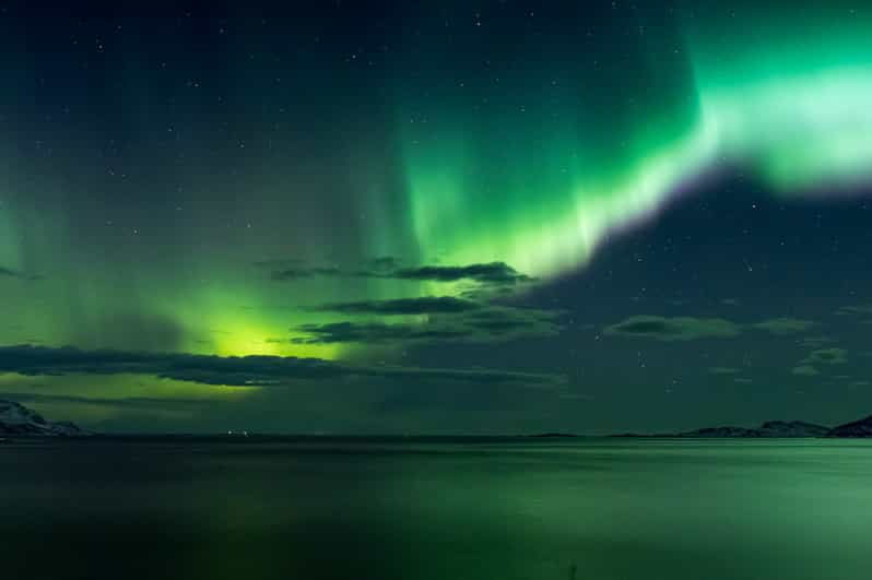 Reykjavik: Enchanted Aurora Northern Lights Tour With Photos