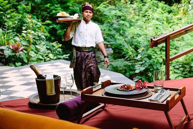 Romantic Riverside Picnic Lunch Experience at Hanging Gardens of Bali