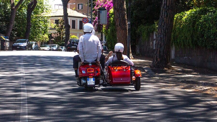 Rome 90 Minutes Hight Light Tour in Vespa Sidecar