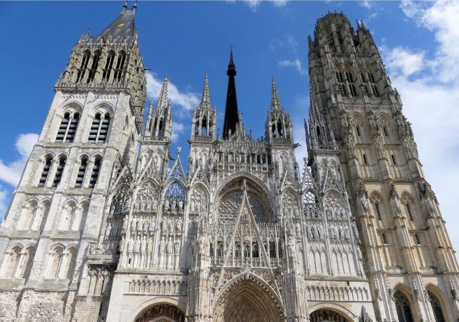 Rouen Scavenger Hunt and Sights Self-Guided Tour