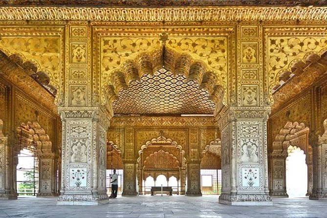 Same Day Taj Mahal Tour From Delhi in Traditional Indian Attire