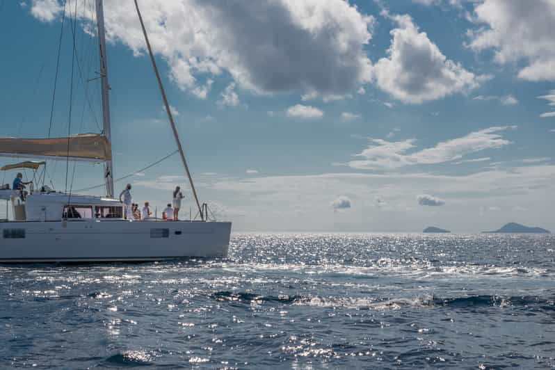 Santorini: Caldera Sailing Tour With Lunch