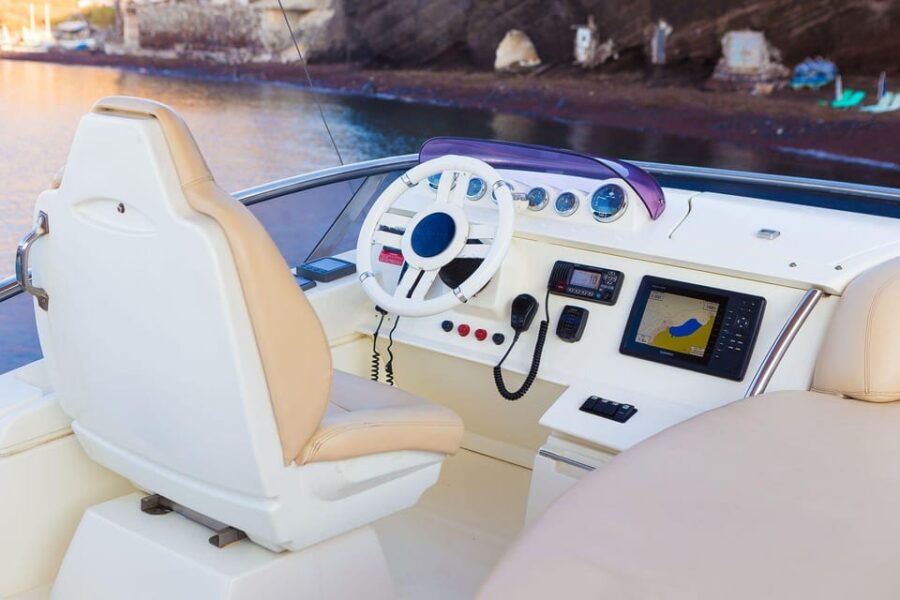 Santorini: Island Highlights Cruise on a Luxurious Yacht