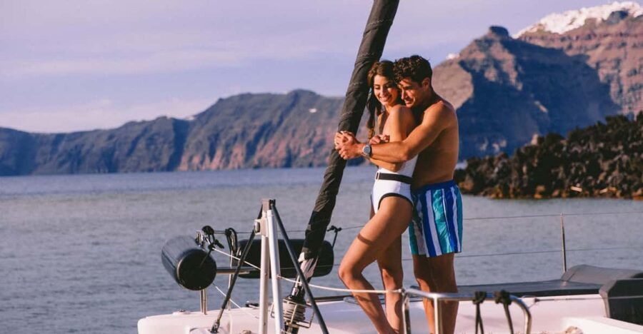 Santorini: Private Catamaran Tour With BBQ Meal and Drinks
