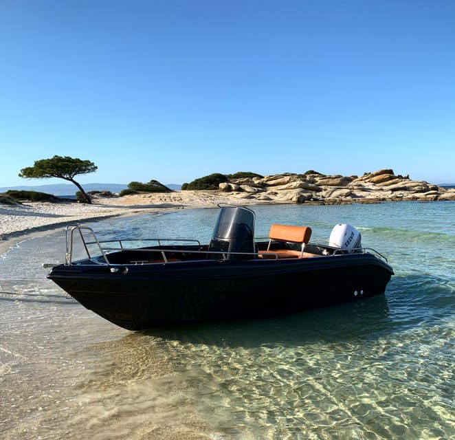 SANTORINI: RENT A BOAT LICENSE FREE AND CRUISE IN CALDERA - Overview of the Experience