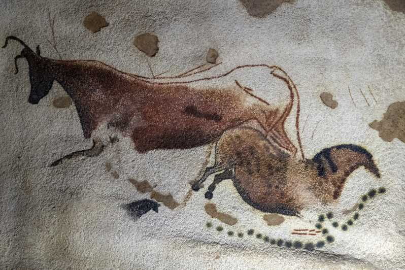 Sarlat: Half-Day Skip-the-Line Lascaux IV Tour
