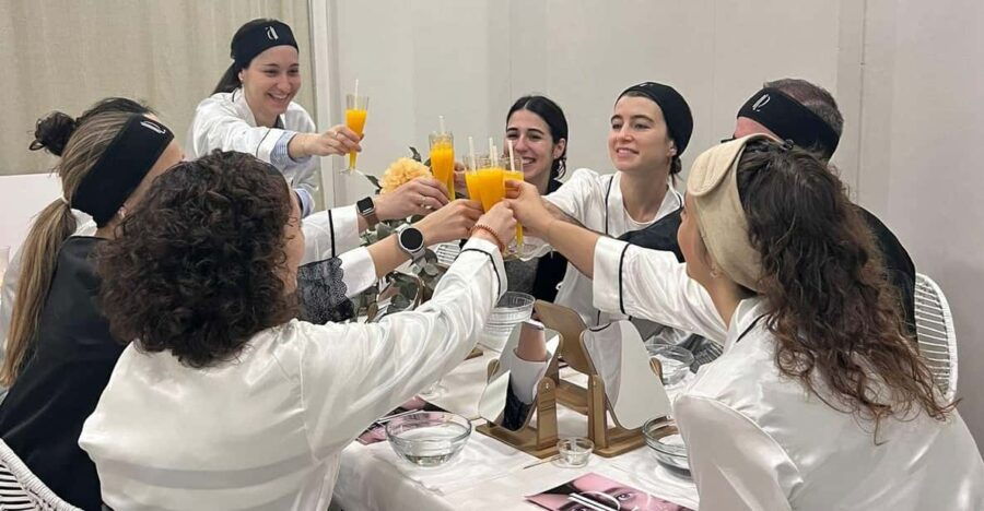 Seville: Beauty Party, Snacks and Drinks With Friends