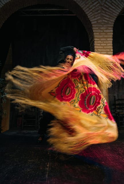Seville: Flamenco 2 X 1: Flamenco Tour + Dance Class