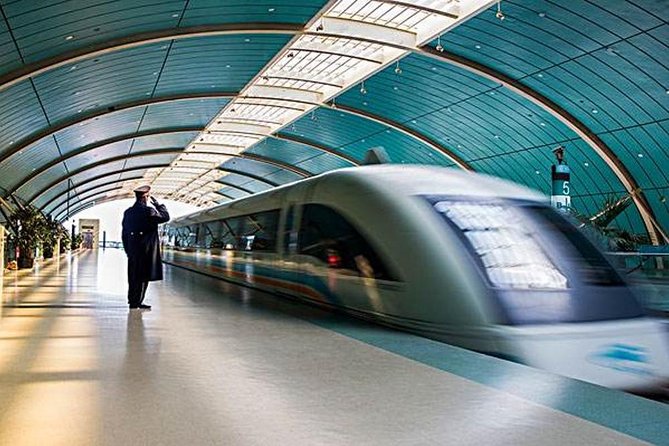 Shanghai Layover Tour to Zhujiajiao Water Town With Maglev Train Ride Option