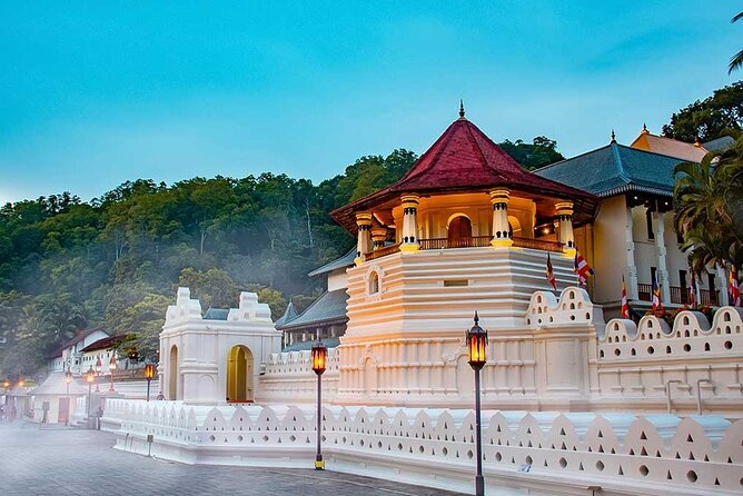 Sigiriya to Kandy Private Transfer With English Speaking Driver