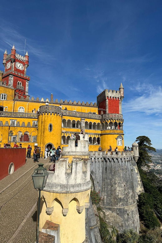 Sintra: Highlights Tour, Coastline and Cascais Group Tour