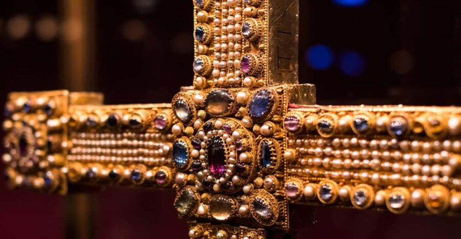 Skip-the-line Imperial Treasury Vienna Private Guided Tour