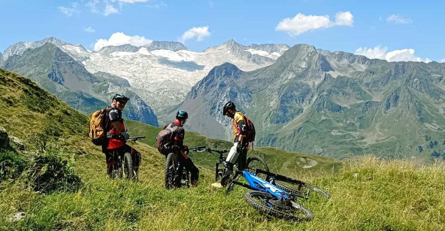 Spain Pyrenees: Mountain Bike Tour and Gravity Experience