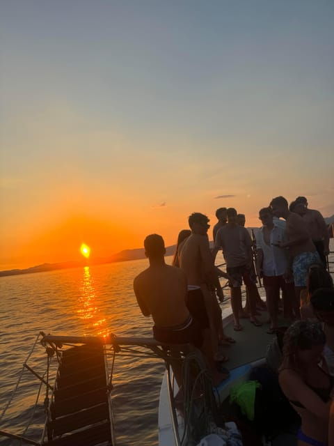 SUNSET BOAT PARTY