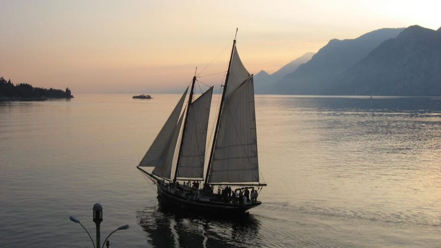 SUNSET CRUISE – SPECIAL CAMPARI CHAMPAGNE EDITION