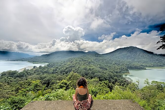 Sunset, Green Land and Three Lakes Private Tour (All Inclusive)