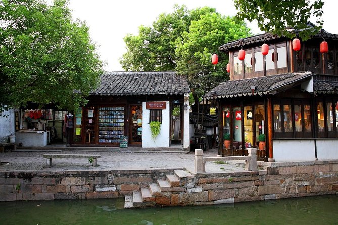 Suzhou Private Transfer to Tongli Water Town With Shanghai Drop-Off Option