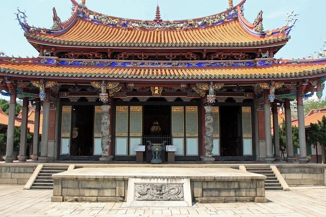 Taipei : Must-See Attractions Walking Tour With A Guide (Private)