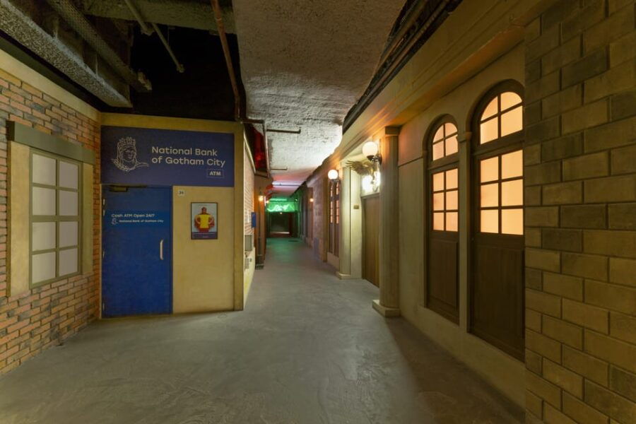 The Batcave : Secret Missions at Batman Escape Game Paris - Overview of The Batcave Experience