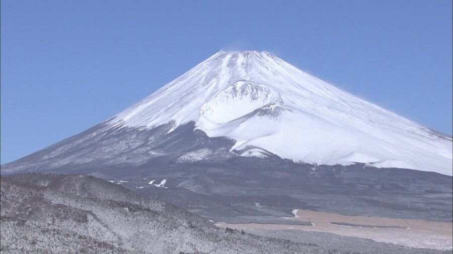 Tokyo: Fuji Mountain Skiing and Hot Spring Day Trip