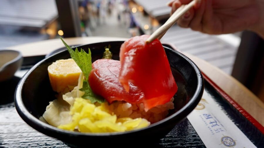 Tokyo: Historic Street Food and New Fish Market Tour