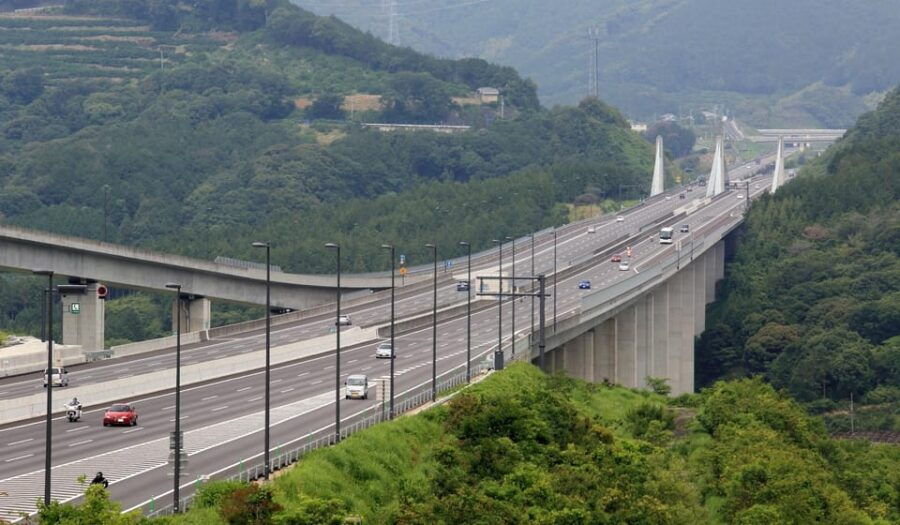 Tokyo: Private Luxury Car Transfer To/From Kobe. (One Way) - Service Overview