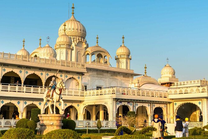 Tour in Agra Showcasing Local Street Foods