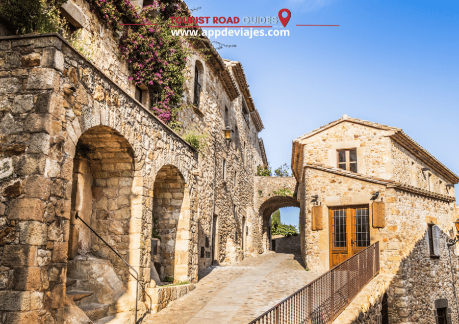 Tour Private Medieval Villages & Dinner at Sea - Activity Overview