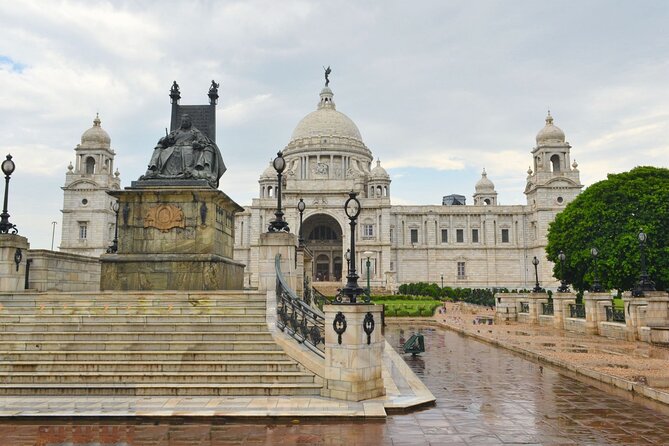 Touristic Highlights of Kolkata (Guided Fullday Sightseeing Tour by Car)