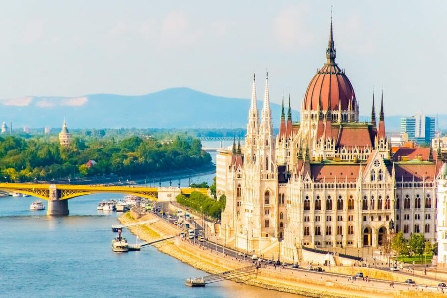 Transfer From Vienna to Budapest, English-Speaking Driver