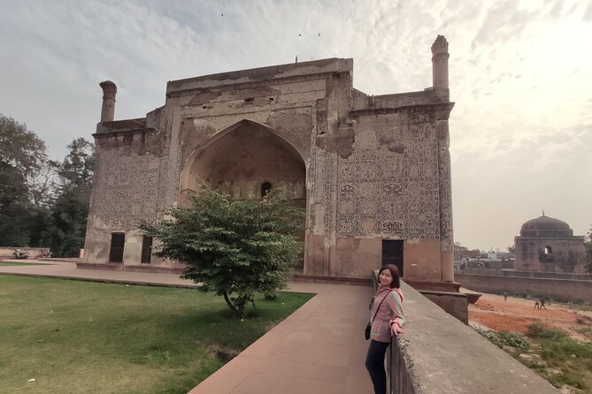 Turn Up For A Visit To Taj Mahal And Unexplored Marvellous Monuments