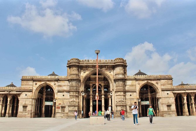Udaipur to Ahmedabad Private Transfers