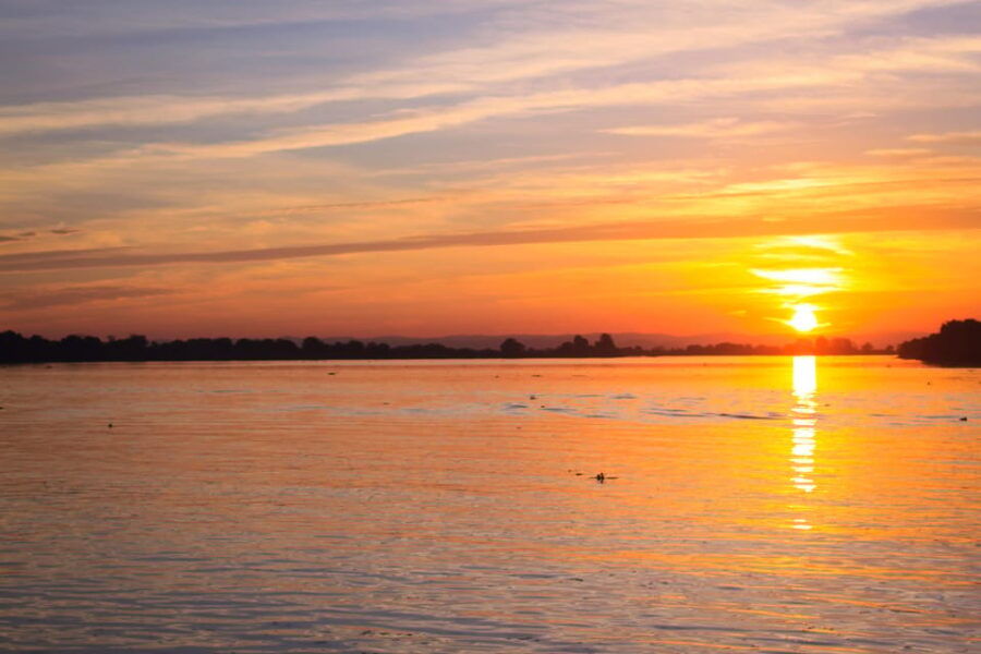 Valada: 2 Hour Boat Trip, Guided Tour + Wine Tasting - Overview of the Valada Boat Trip