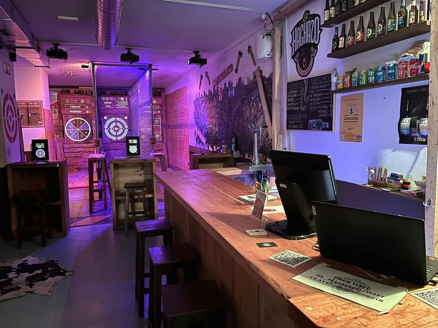 Valencia: Interactive Axe Throwing 1h - Activity Overview