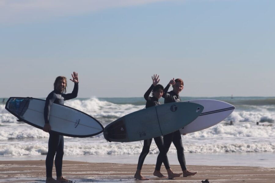 Valencia: Malvarrosa Beach Beginner Surf Class
