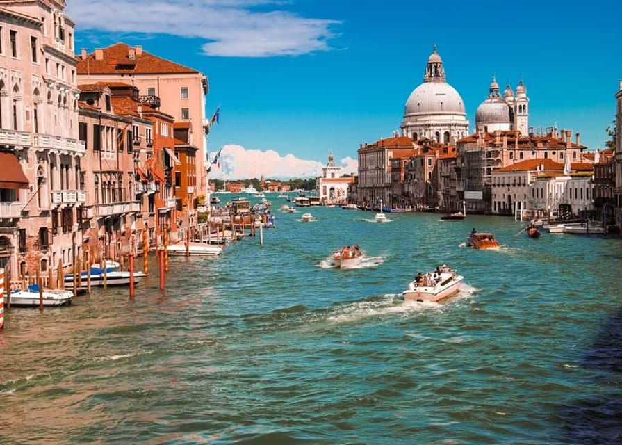 Venetian Gondola Serenade: A Romantic Journey Private