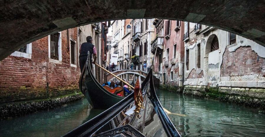 Venice: Evening Gondola Ride and Ghosts & Legends Tours