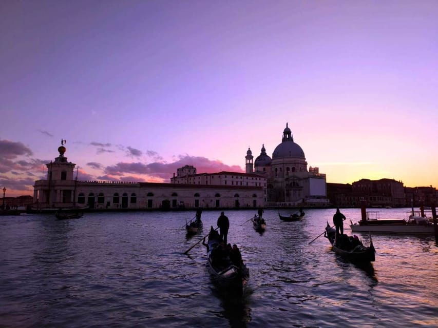 Venice: Grand Canal Private 60-Minute Gondola Ride