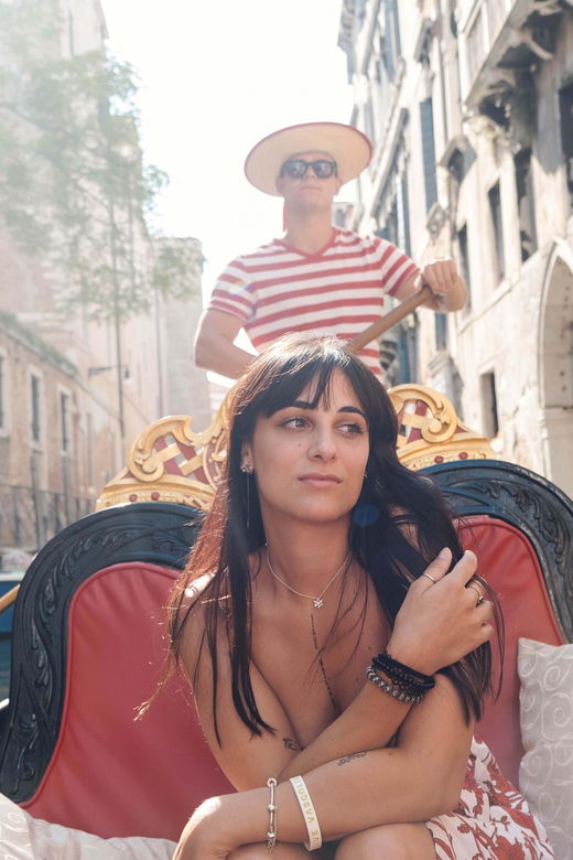 Venice: Private Professional Photoshoot – Rialto Bridge