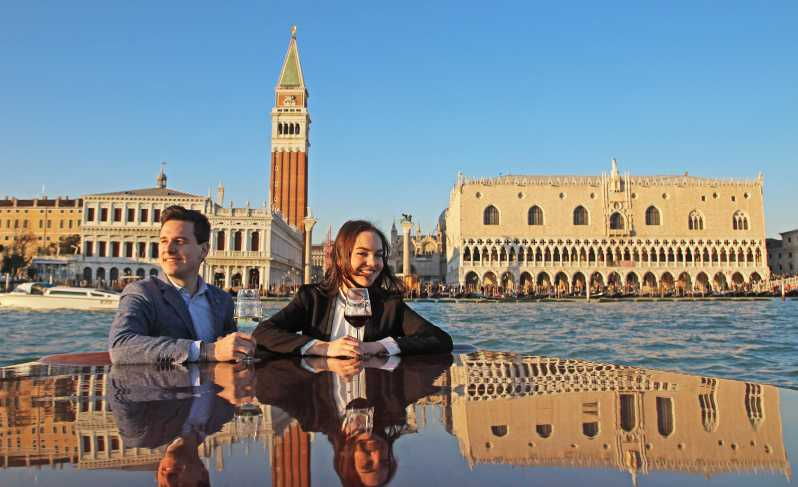 Venice: Sunset Grand Canal Boat Tour and Aperitif in Murano