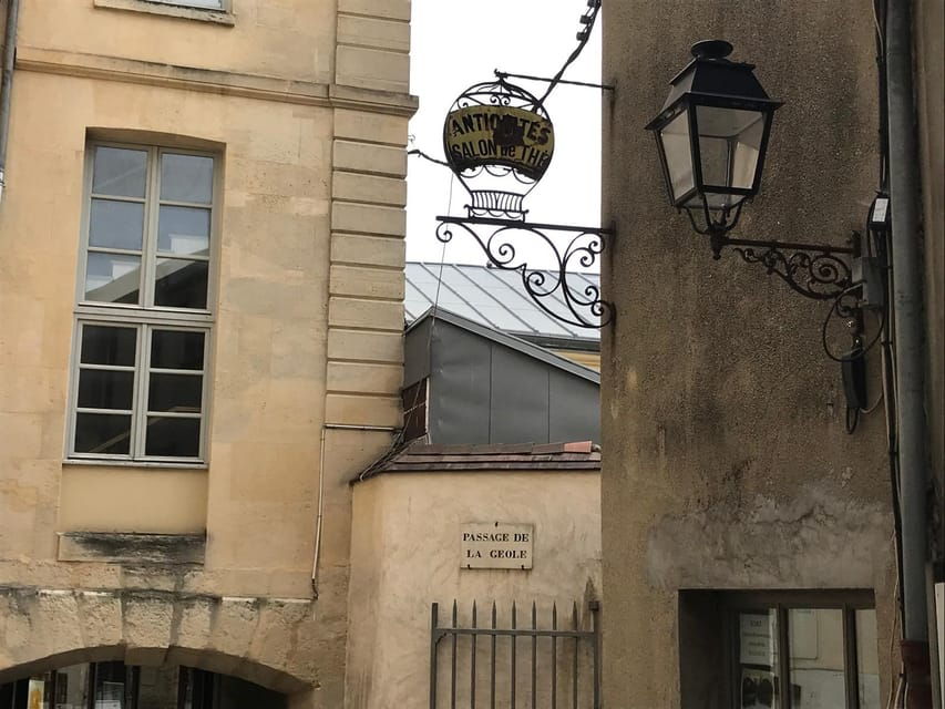 Versaillles: Hidden Passages and Antiques Neighbourhood - Overview of the Tour