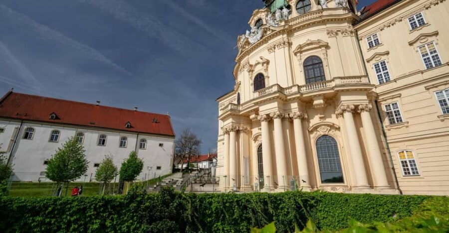 Vienna: Danube Valley 3 Castles and Wine Tasting Tour