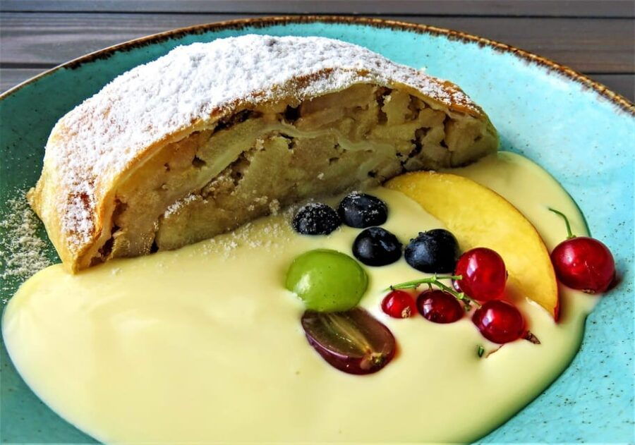 Vienna: Food Tasting Tour in Hidden Gems (Small Groups)